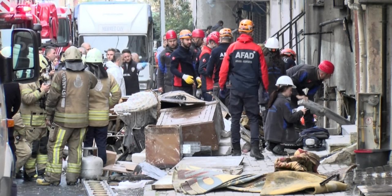 Küçükçekmece'de yabancı uyrukluların kaldığı bodrum katında patlama: 1 ölü 7 yaralı