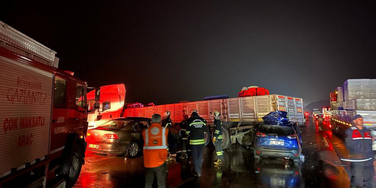 Gaziantep'te, otomobil TIR’ın dorsesine girdi: 1 kişi yaşamını yitirdi