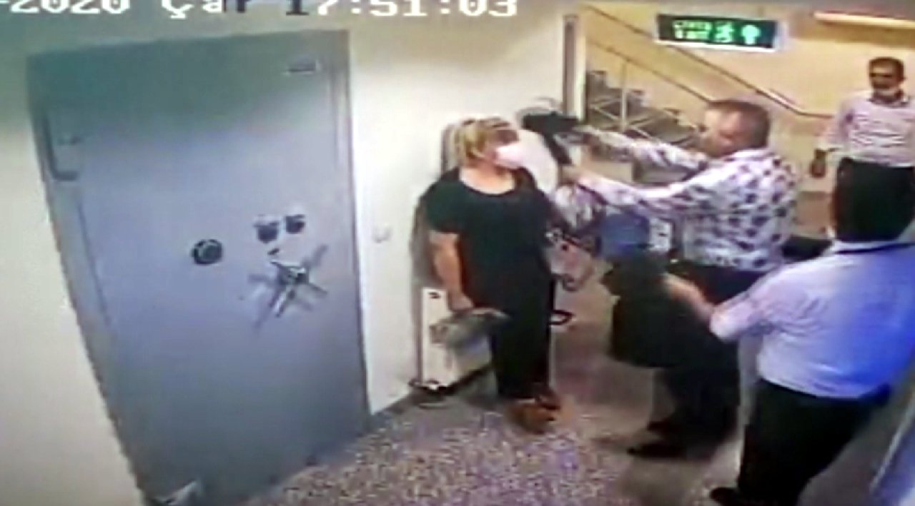 Kadın çalışanın kafasına silah dayayan müdürün savunması: "Şakaydı"