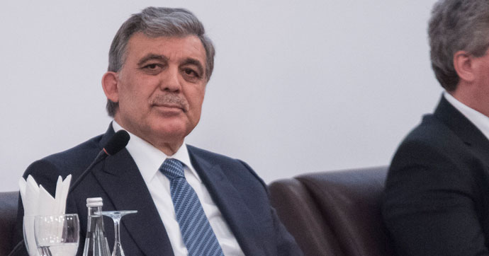 Abdullah Gül'ün danışmanı "suçlayarak" istifa etti