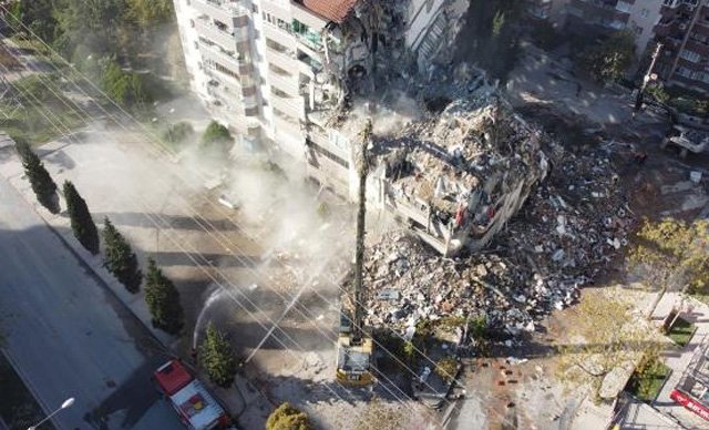 İzmir depreminde Yılmaz Erbek Apartmanı'ndaki 11 kişi göz göre göre ölmüş