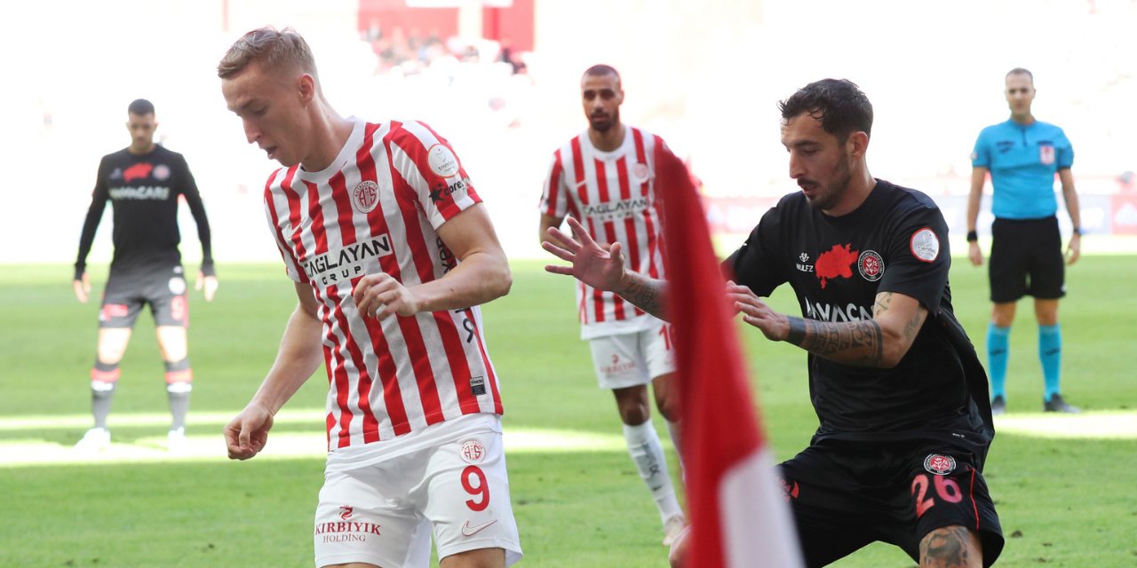 10 kişi kalan Antalyaspor, Karagümrük'ü devirdi