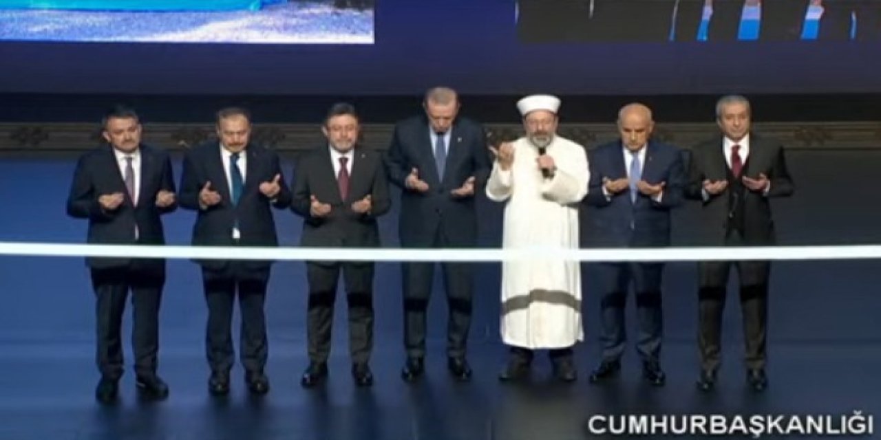 Erdoğan, eski ve yeni bakanlarla, dualarla eşliğinde toplu açılış yaptı