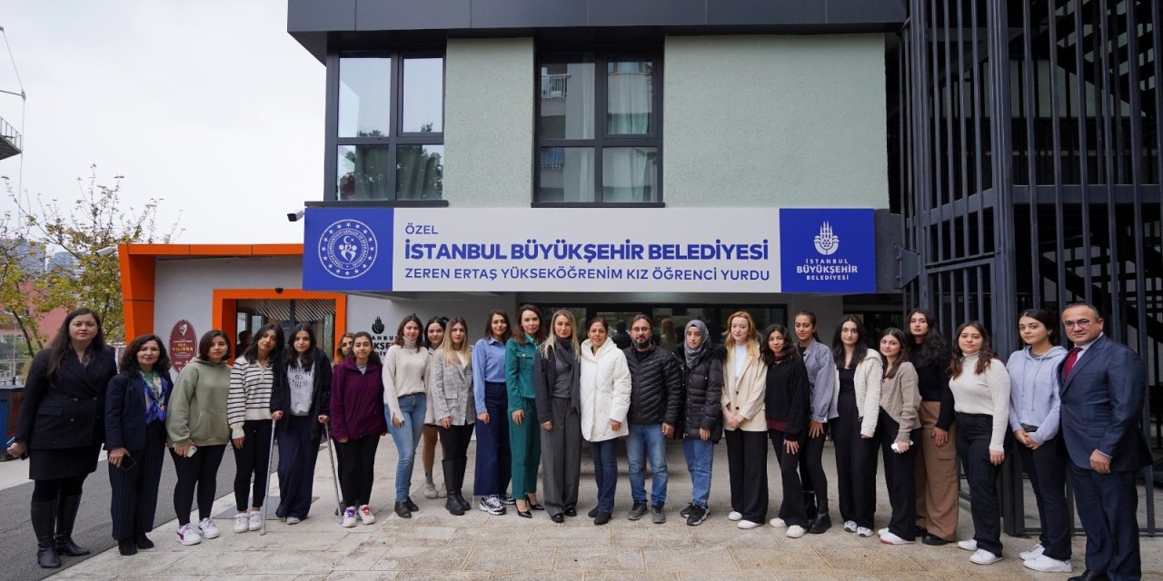 Dilek İmamoğlu, Zeren Ertaş'ın adının verildiği yurdu anne Serpil Ertaş ile gezdi