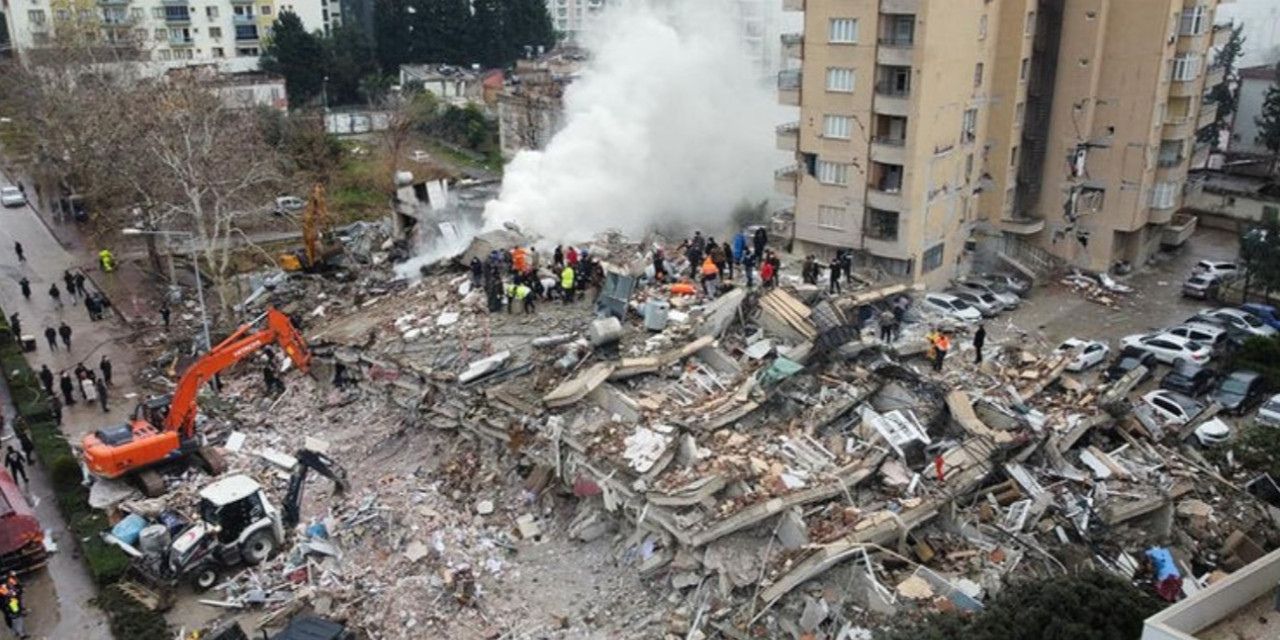 85 kişiye mezar olan Kule Apartmanı göz göre göre yıkılmış