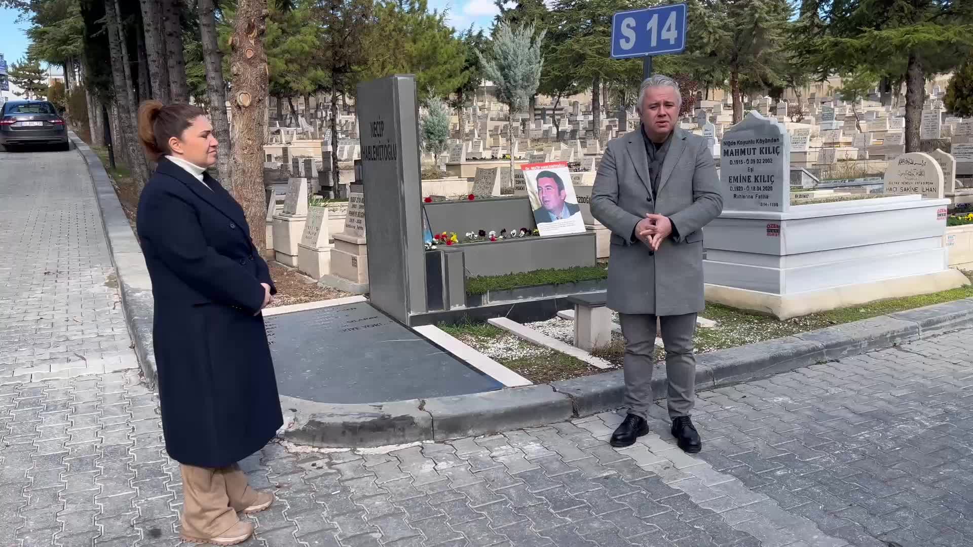 21 yıl önce öldürülen Necip Hablemitoğlu mezarı başında anıldı