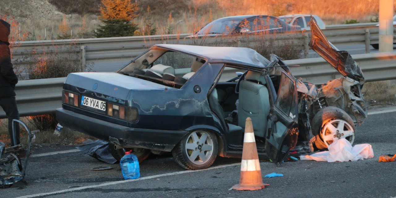 Ankara'da feci kaza: Otomobil hafriyat kamyonuyla çarpıştı