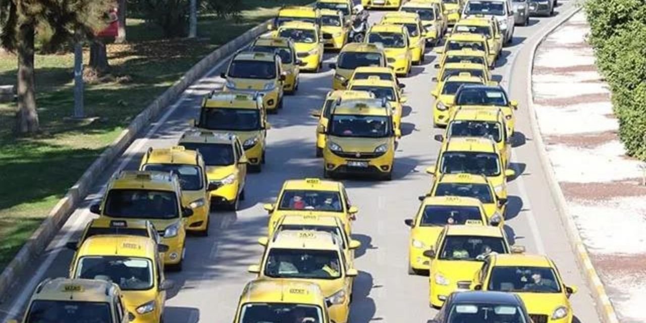 Antalya'da korsan taksiciliğe karşı eylem
