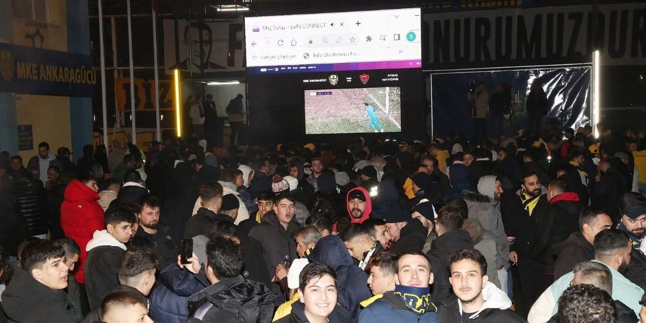 Ankaragücü taraftarı Hatayspor maçını dev ekrandan izledi