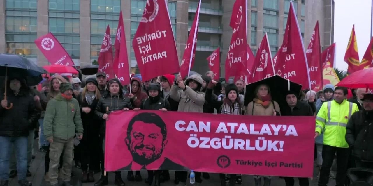 TİP'in Can Atalay nöbeti devam ediyor... Mahkeme Başkanı Adliyeye gelmedi, üyeler kaçarak Adliyeyi terk etti
