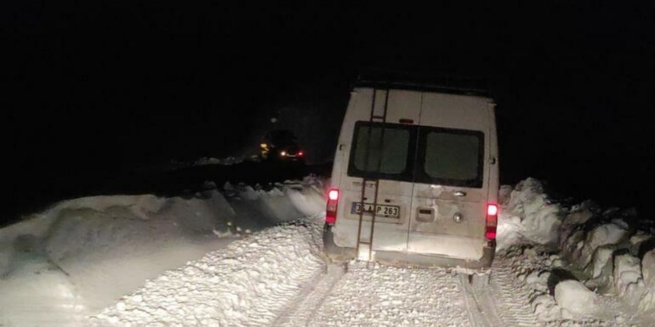 Kars'da donmak üzere olan 7 kişi ölümden kurtarıldı