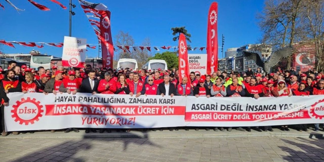 DİSK'ten Beşiktaş'ta eylem: Elinizi soframızdaki ekmekten çekin