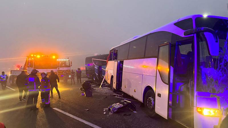 Yolcu otobüsleri zincirleme kaza yaptı: 10 kişi hayatını kaybetti, 8 kişinin durumu ağır