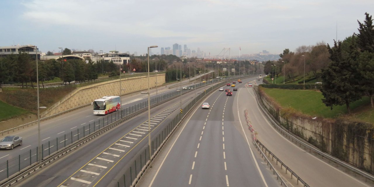 İstanbul'da yeni yılın ilk günü yollar boş kaldı