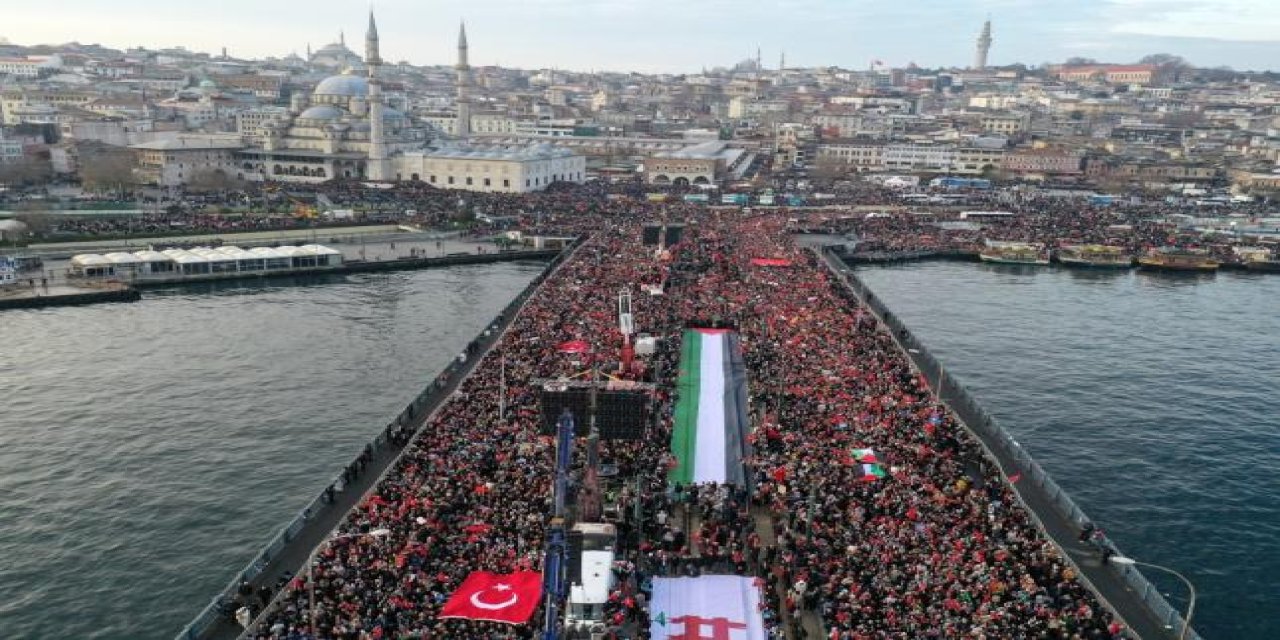 Galata Köprüsü miting alanı oldu… Türkiye ‘Babam sağ olsun Cumhuriyeti’ midir?