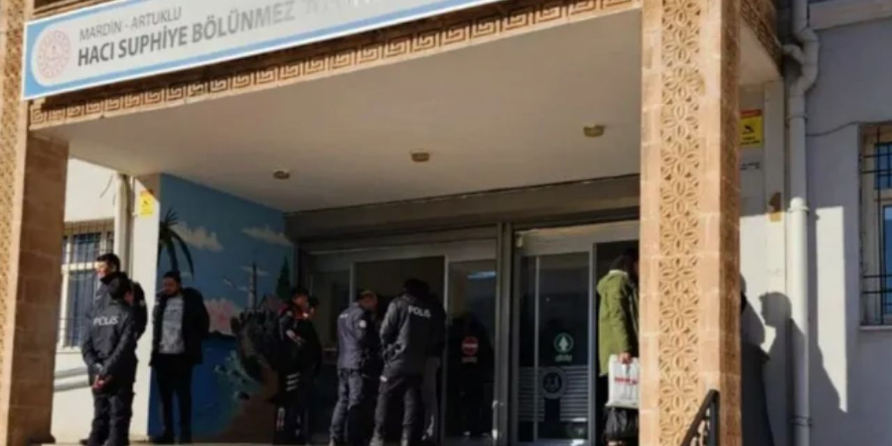 Hakim polislerle okul bastı, 3 öğrenciyi gözaltına aldırdı