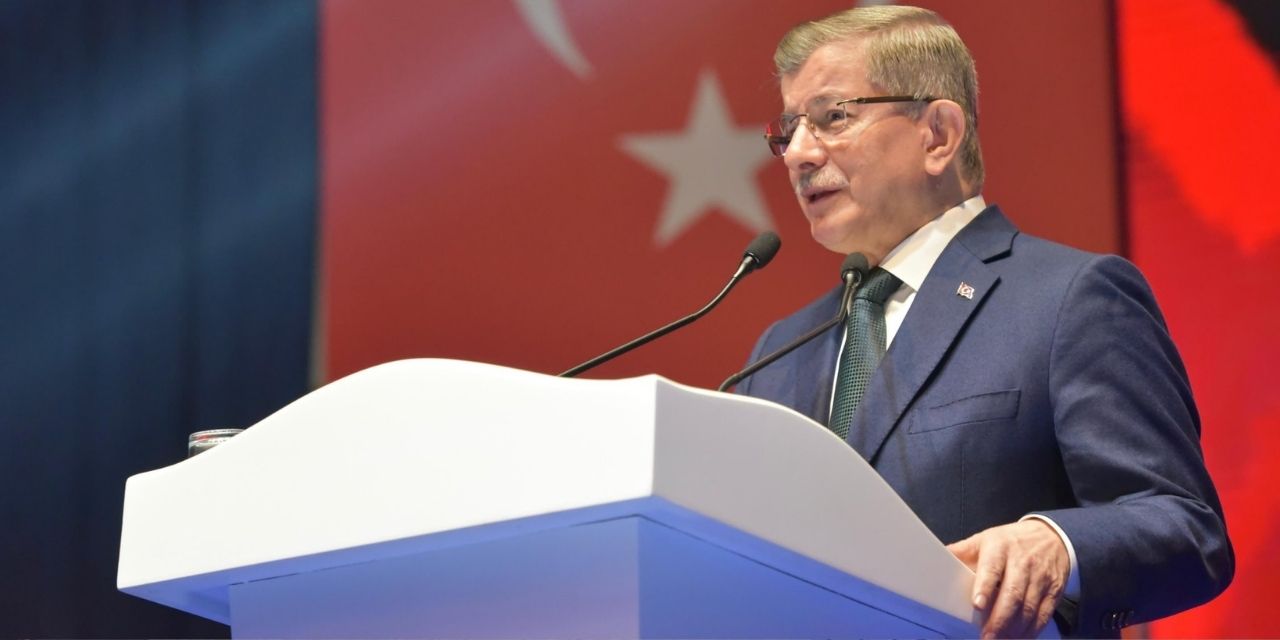 Ahmet Davutoğlu yeniden genel başkan seçildi