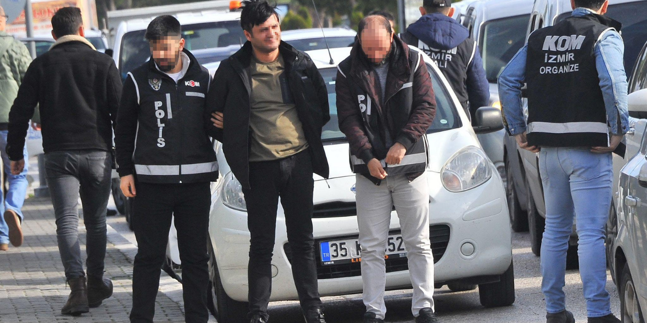 İzmir'de yolsuzluk, rüşvet ve kara para aklamadan 6 memur tutuklandı