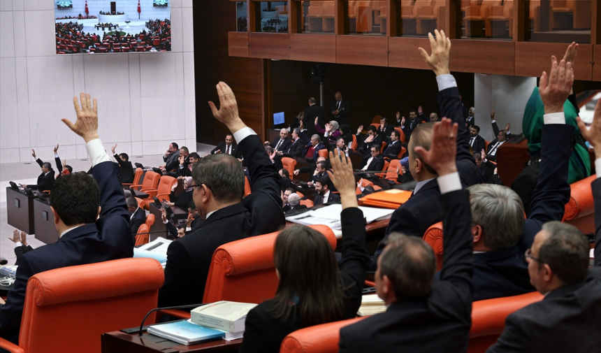 SSK ve Bağkur emeklisine yüzde 49,25 ek zam Meclis'ten geçti