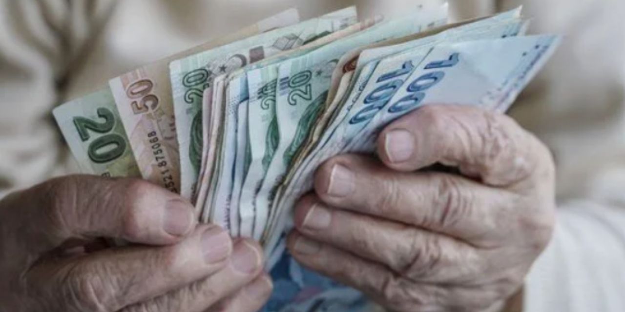 Emeklilerin bayram ikramiyesi 3 bin lira oldu