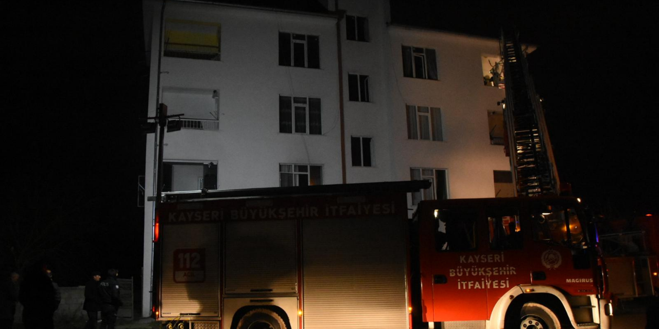 Kayseri’de 4 katlı binada çıkan yangında 1 kişi yaşamını yitirdi