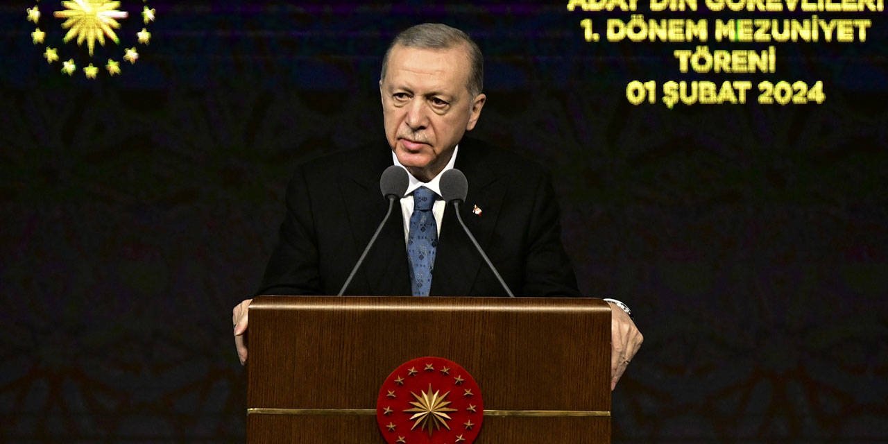 Erdoğan açıkça şeriatı savundu:  Şeriata düşmanlık, dininin kendisine husumettir