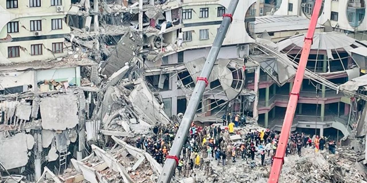 Depremde yıkılan otelde delil karartma riski