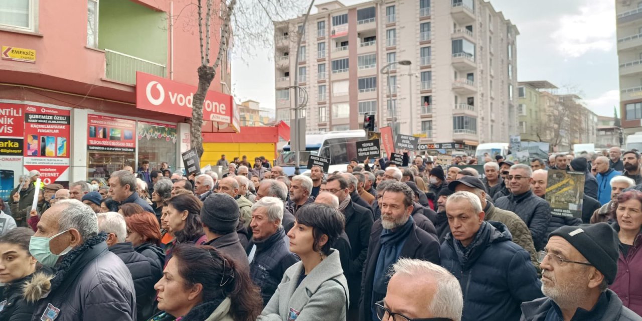 Depremzedeler Malatya'da yasak tanımadı: Sessiz yürüyüş gerçekleştirdi