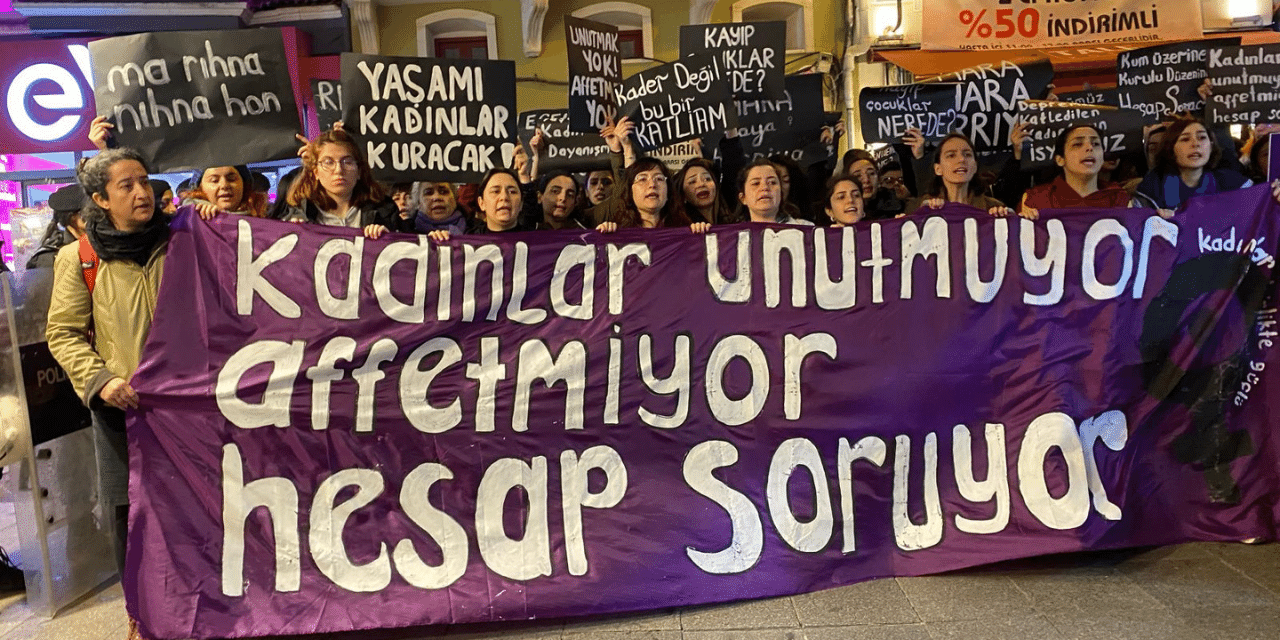 Kadınlar İstanbul'da 6 Şubat'ta yaşamını yitirenleri andı: Unutmadık, affetmiyoruz