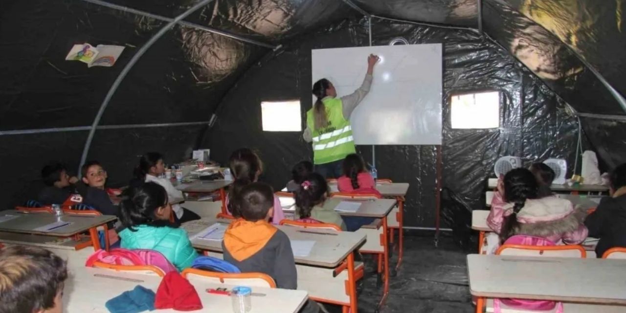 Eğitim-İş Başkanı Kadem Özbay: Deprem bölgesinde eğitim enkaz altında kaldı