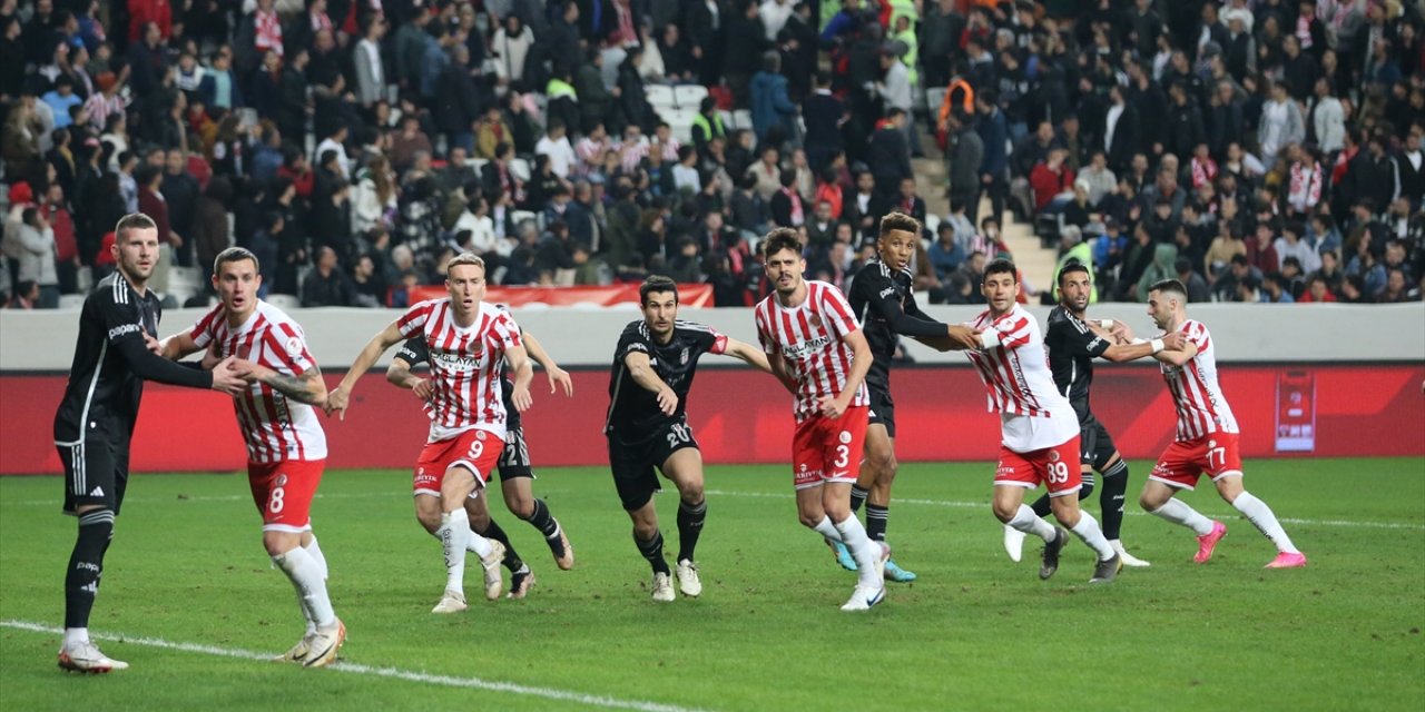 Beşiktaş geriye düştüğü maçta Muleka'ın gölleriyle çeyrek finalde