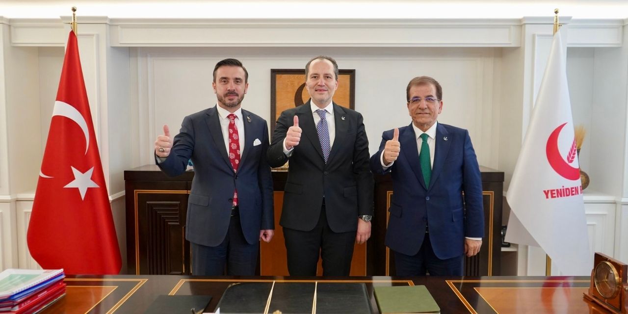 AKP'den istifa eden üç belediye başkanı Yeniden Refah adayı oldu