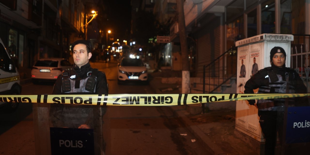 AKP'li Aziz Yeniay'ın seçim çalışması yaptığı sokakta silahla saldırı