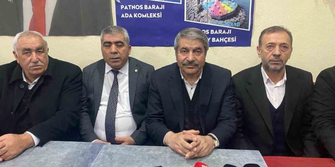 İYİ Parti'den istifa eden belediye başkan adayı ve partililer AKP'ye katıldı
