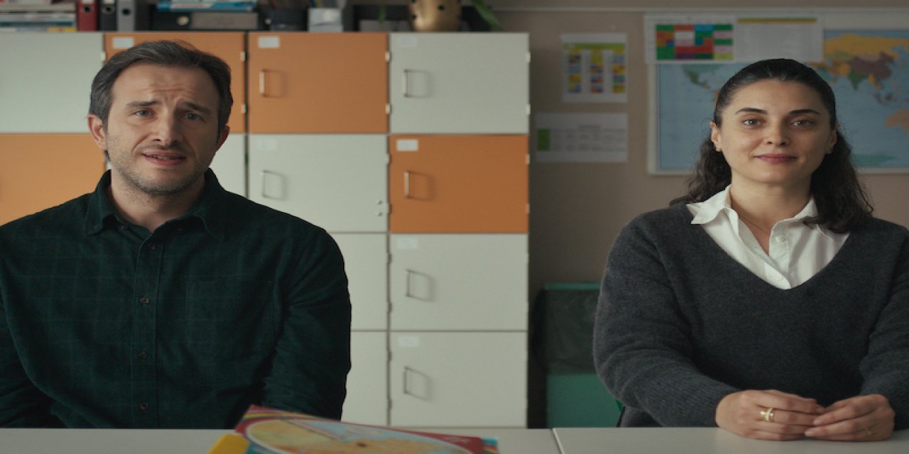 Aslıhan Gürbüz ve Fatih Artman'lı Netflix dizisi Kuvvetli Bir Alkış'ın  fragmanı yayınlandı