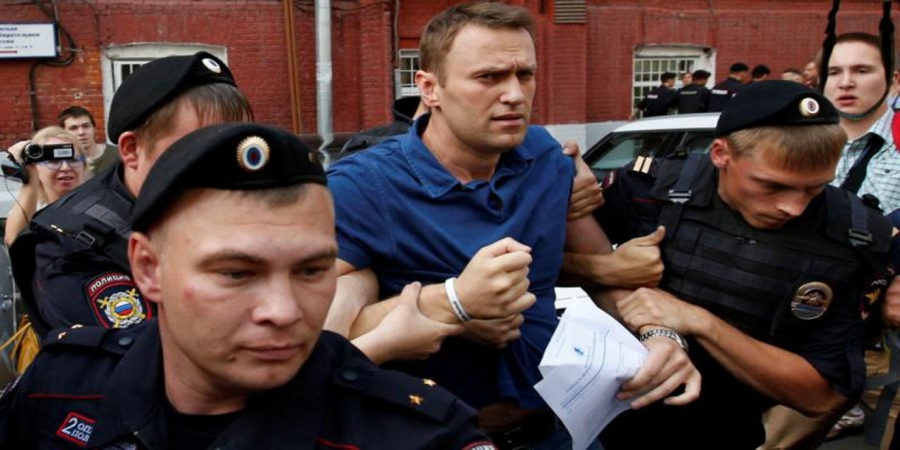Rus muhalif Aleksey Navalni'nin cenazesi annesine teslim edildi