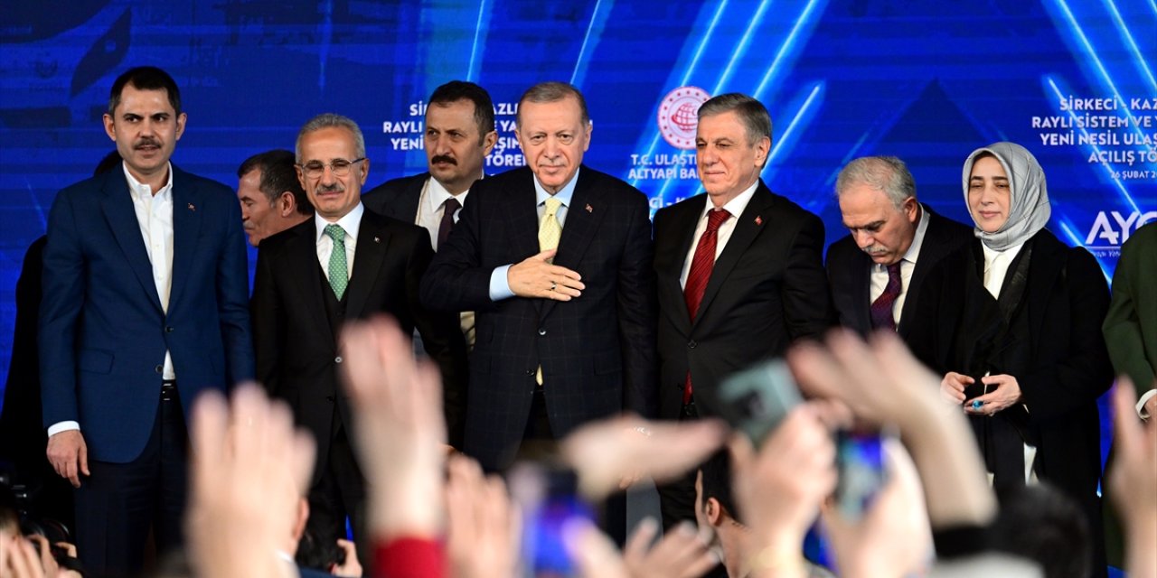 Erdoğan'dan 'hizmet' mesajı: Ülkeyi biz yönetiyoruz, İstanbul'daki 'zat'tın imkanı yok