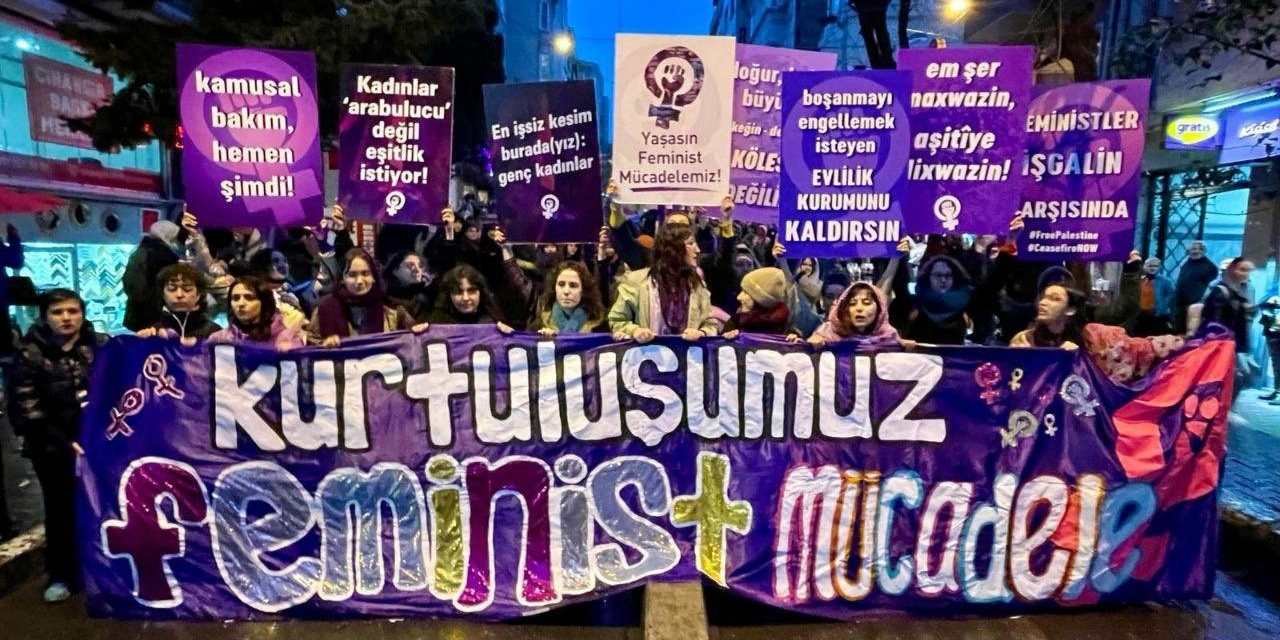 Kadınlar barikatı aştı.... Taksim'de gece yürüyüşünde haykırdılar