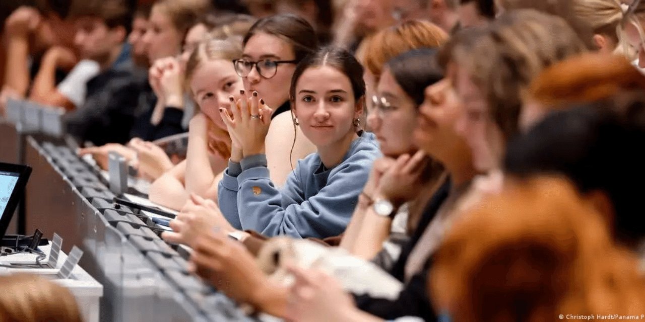 Almanya'da öğrencilere bin Euro'luk yardım
