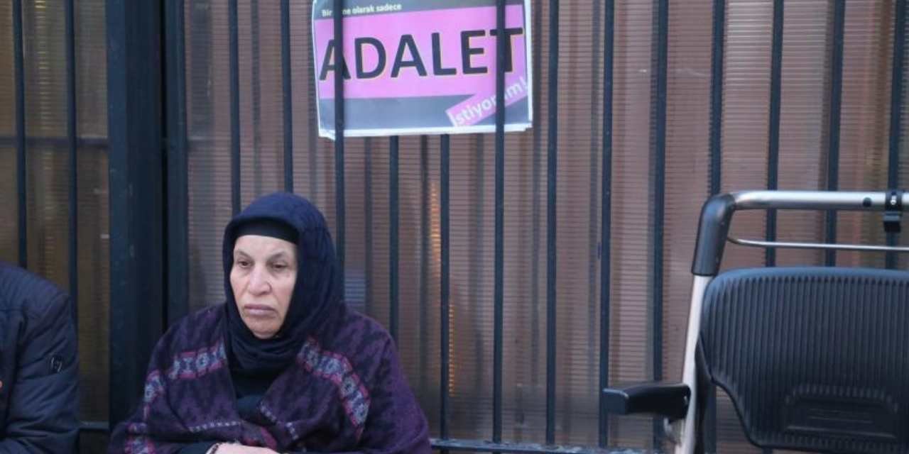 Emine Şenyaşar iftarını Adalet Bakanlığı’nın önünde açtı