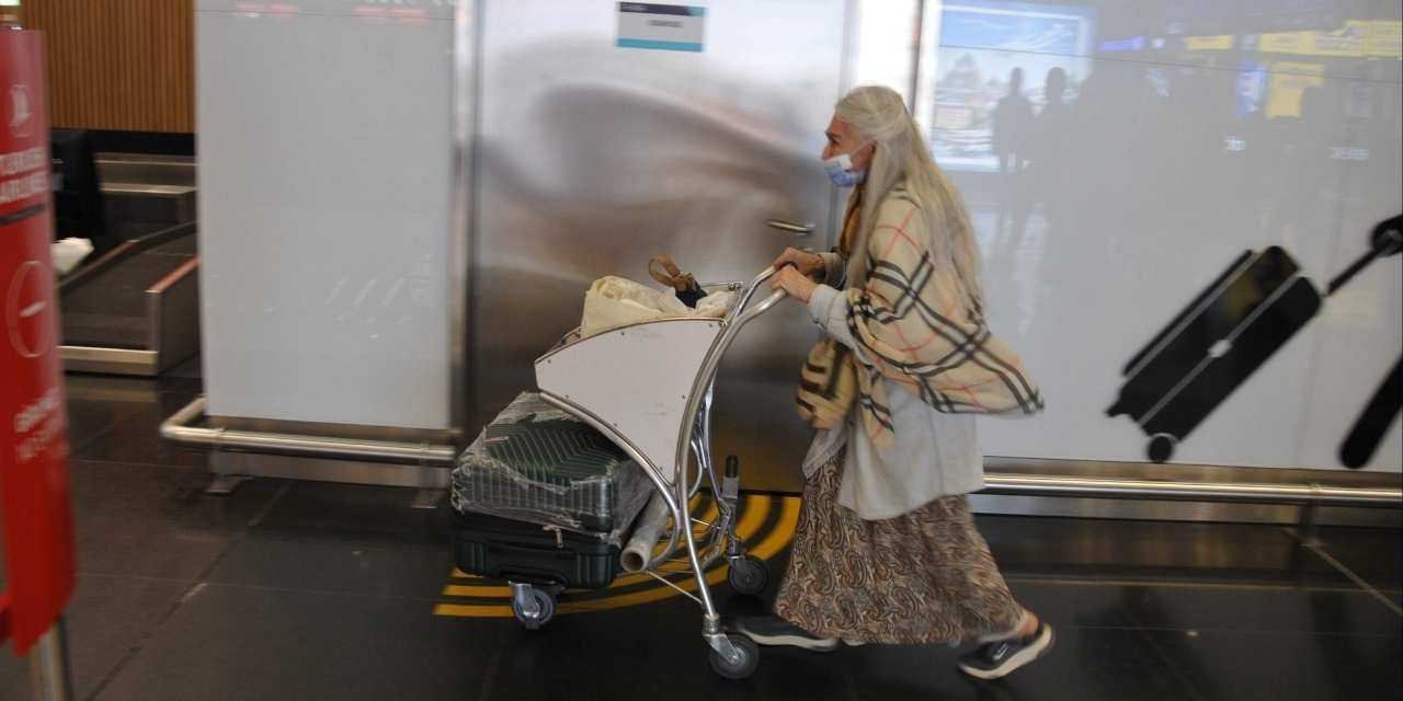 Havalimanında kalan İranlı akademisyen geri gönderme merkezine yollandı