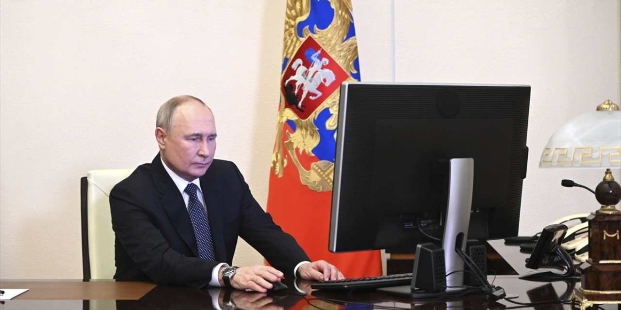 Rusya'da devlet başkanlığı seçimi: Putin oyunu elektronik ortamda kullandı