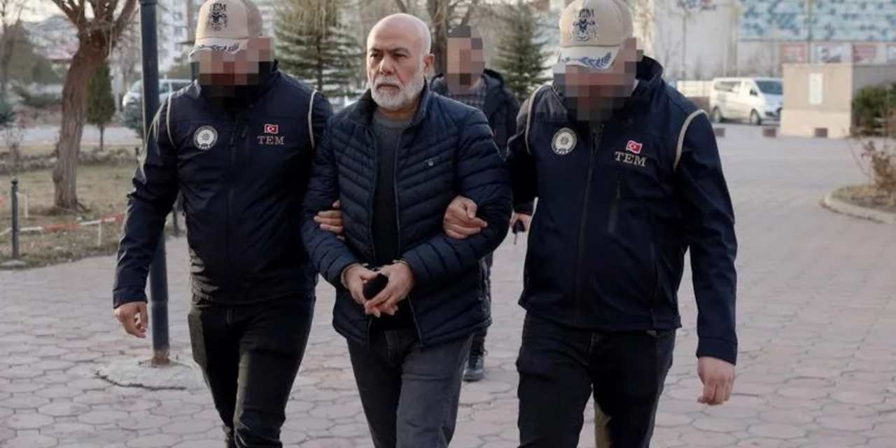 'FETÖ üyeliği'nden aranan eski vali Ahmet Pek Sivas'ta gözaltına alındı
