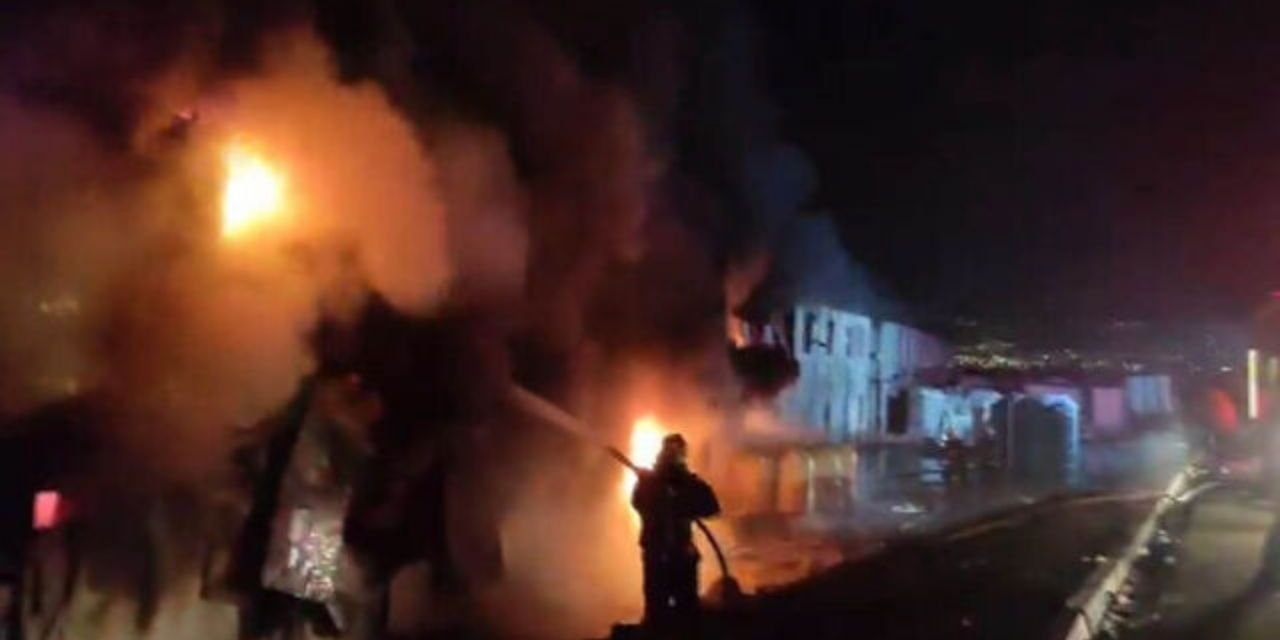 TOKİ şantiyesinde 400 işçinin kaldığı konteynerlerde yangın