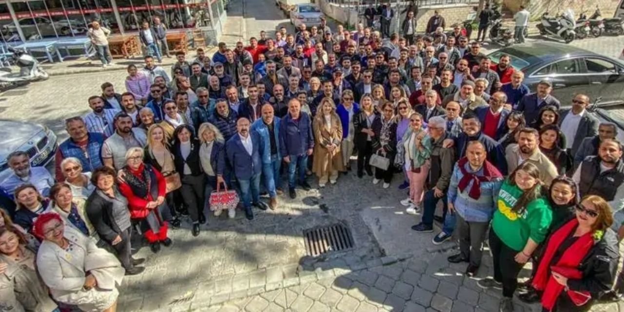 Kuşadası’nda Gelecek Partisi'nden 150 kişi CHP’ye katıldı