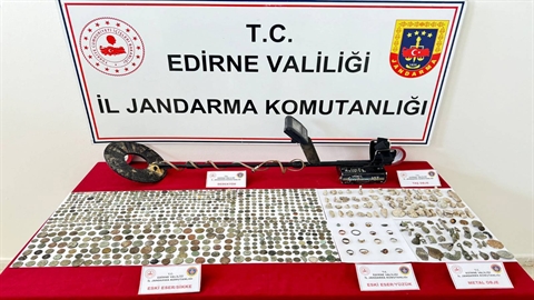 Edirne’de evde 1085 tarihi sikke ve obje ele geçirildi