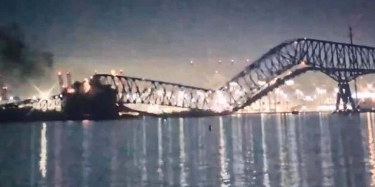 ABD’de geminin çarptığı köprü tamamen yıkıldı