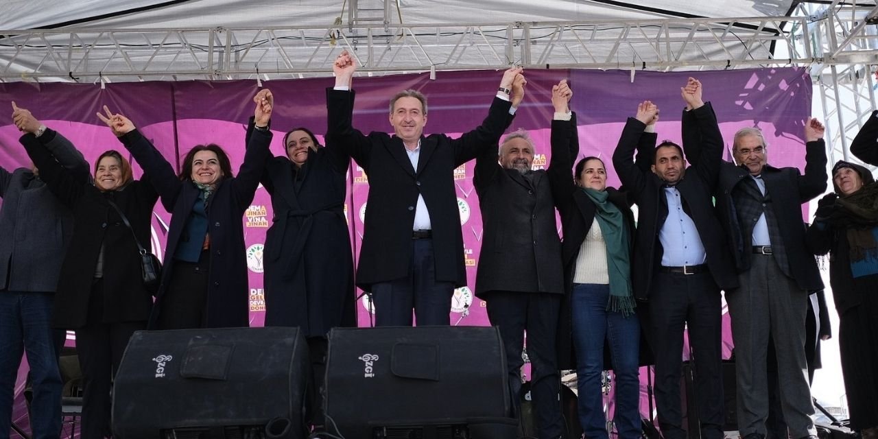 DEM Parti Eş Genel Başkanı Tuncer Bakırhan: Kayyım efendi başın seccadede, ellerin semada ama aklın hilede, hurdada