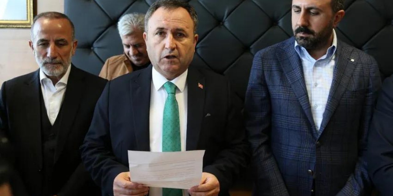 CHP'nin Bitlis adayı istifa ederek AKP'ye geçti