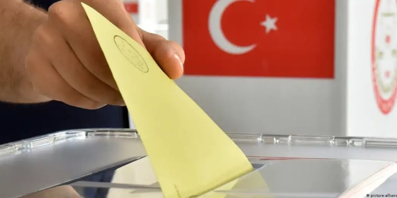 Özer Sencar: AKP, 31 Mart'ta 6.4 milyon oy kaybetti